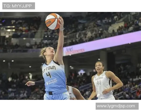 WNBA达拉斯飞翼与纽约自由人激战比分揭晓精彩瞬间回顾